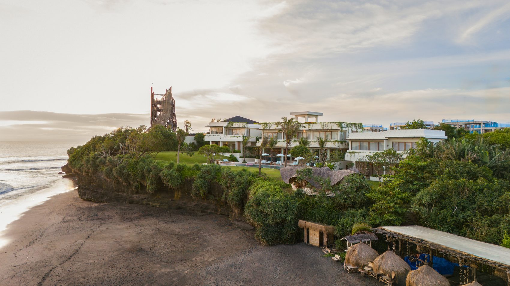 Oshom Bali on the clifftop above the beach
